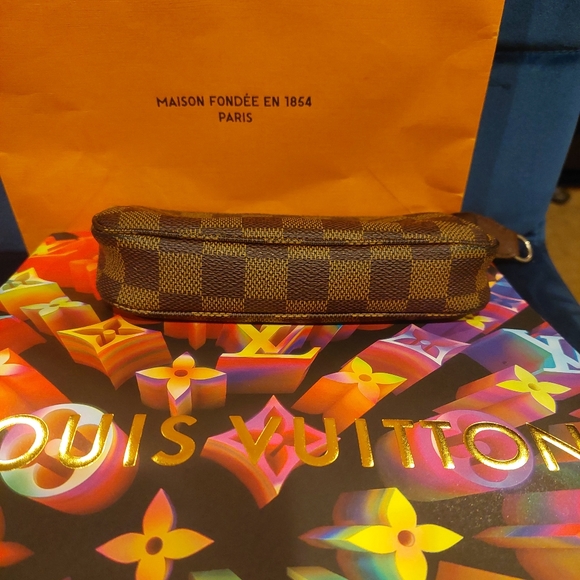 Bucket Marais Pochette Louis Vuitton w/New Coach Gold Crossbody Chain - Picture 4 of 16